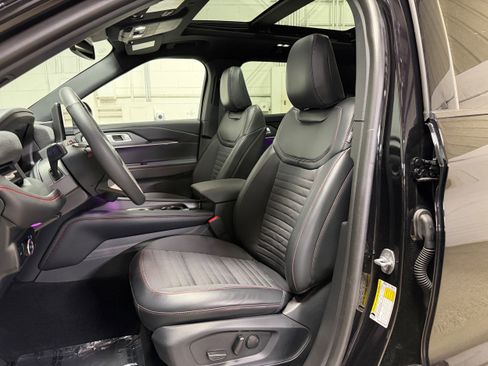 Certified 2025 Ford Explorer ST-Line w/ Premium Package AWD/4WD image 9