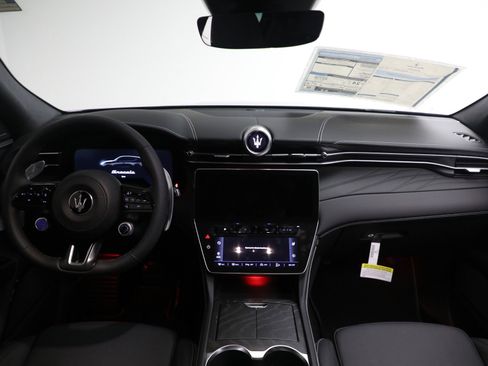 New 2025 Maserati Grecale GT image 23