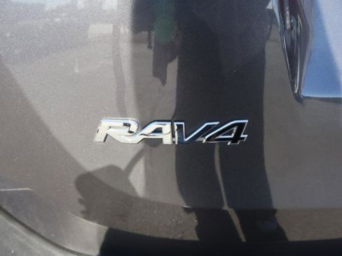 Used 2013 Toyota RAV4 XLE w/ Preferred Accessory Pkg FWD image 10