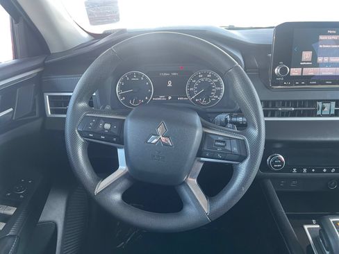 Used 2022 Mitsubishi Outlander ES FWD image 12