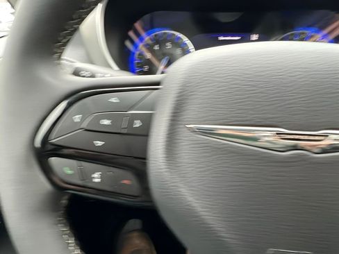 Used 2024 Chrysler Pacifica Limited w/ Uconnect Theater Family Group FWD image 30