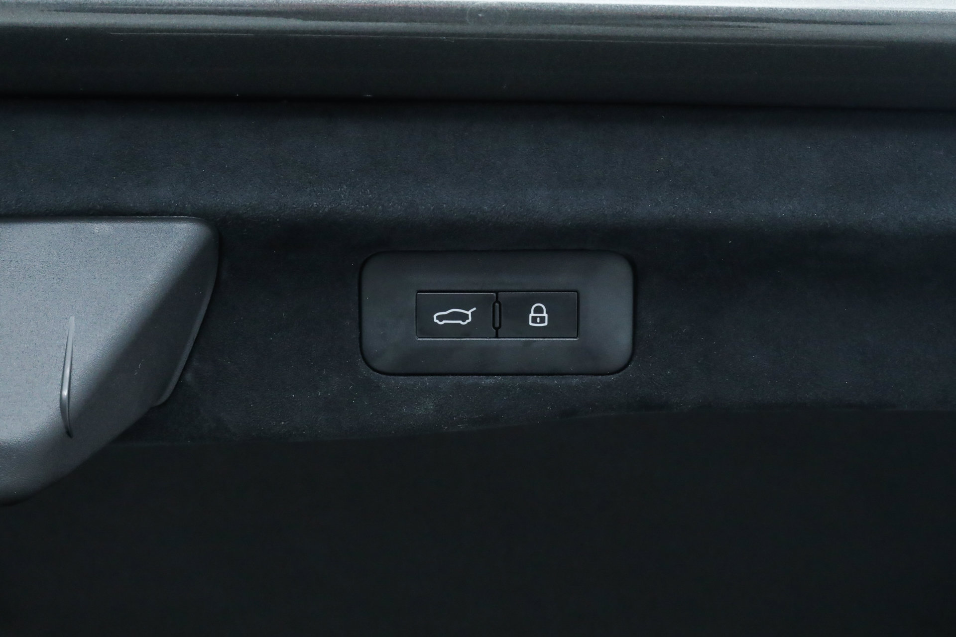 Used 2025 Ferrari Purosangue AWD/4WD image 43