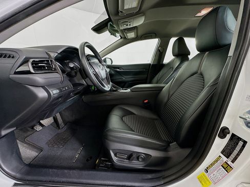 Used 2024 Toyota Camry SE image 13