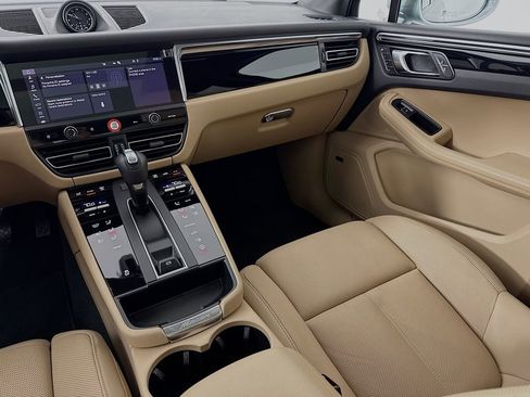 Certified 2025 Porsche Macan image 26