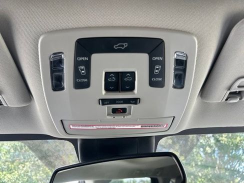 Used 2024 Toyota Sienna XLE FWD image 37