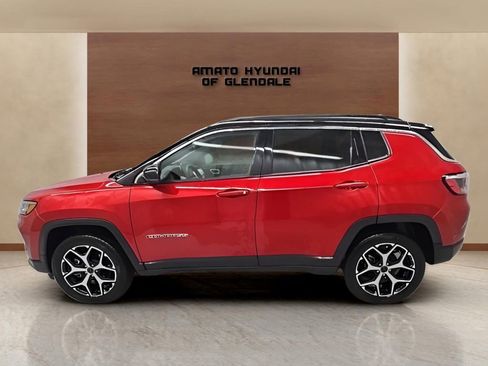 Used 2025 Jeep Compass Limited AWD/4WD image 3