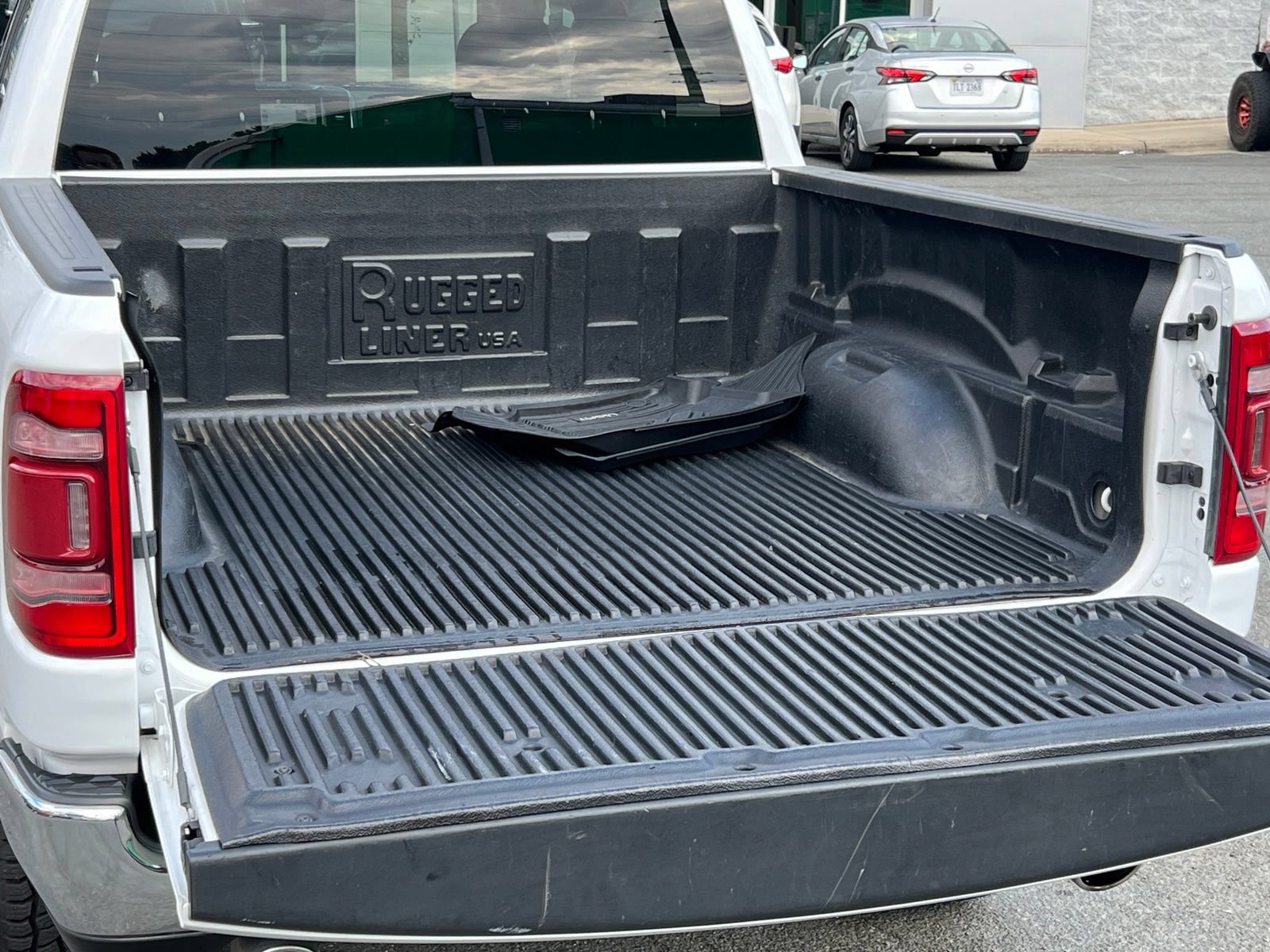 Used 2024 RAM 1500 Laramie AWD/4WD image 21