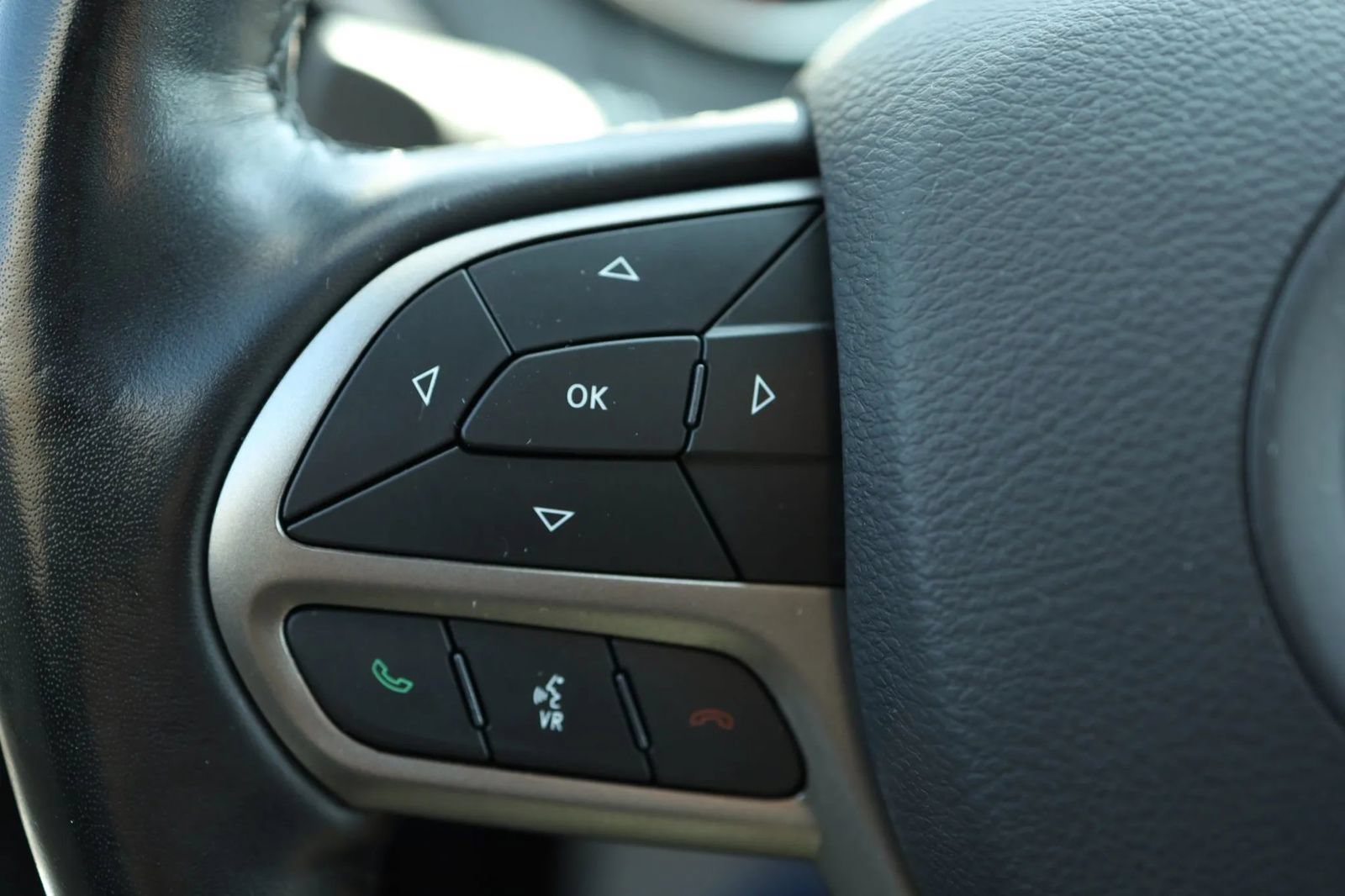 Used 2020 Jeep Cherokee Limited AWD/4WD image 15