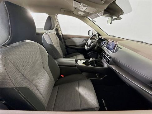 Certified 2023 Nissan Rogue SV image 24