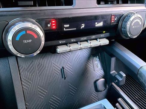 Certified 2025 Toyota Tacoma SR5 AWD/4WD image 35