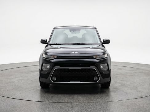 Used 2025 Kia Soul LX w/ LX Technology Package FWD image 2