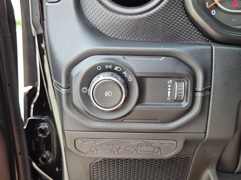 Used 2024 Jeep Wrangler Unlimited Rubicon w/ Technology Group AWD/4WD image 29