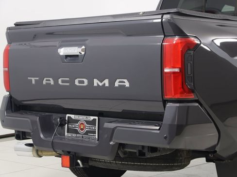 Used 2025 Toyota Tacoma Limited image 43