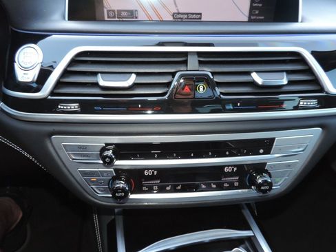 Used 2021 BMW M760i xDrive w/ Luxury Rear Seating Package image 30