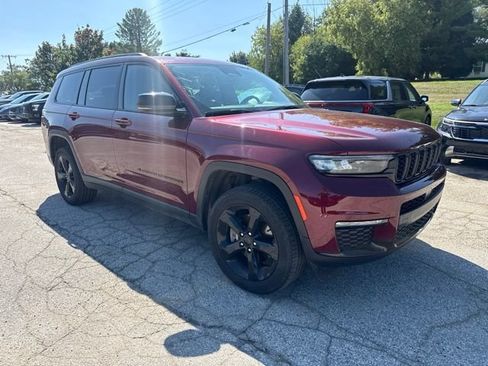Used 2024 Jeep Grand Cherokee L Limited w/ Black Appearance Package AWD/4WD image 3