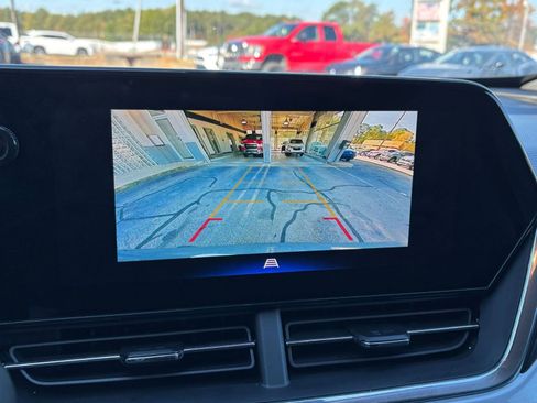 Used 2025 Chevrolet Trax LT image 17