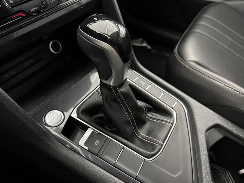 Used 2022 Volkswagen Tiguan SE FWD image 18