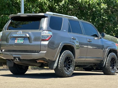 Used 2018 Toyota 4Runner SR5 Premium AWD/4WD image 2