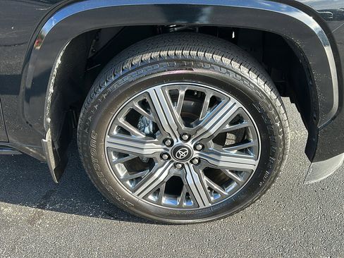 Used 2025 Toyota Sequoia Capstone image 9