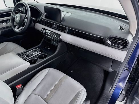 Certified 2025 Honda Pilot Touring image 32