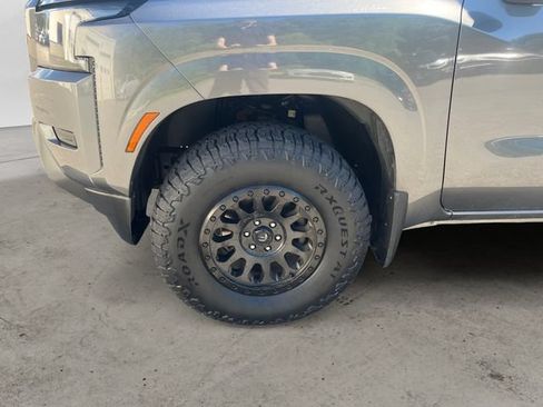 Used 2022 Nissan Frontier SV w/ Technology Package AWD/4WD image 14