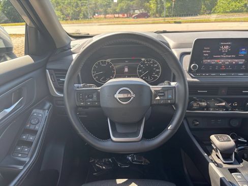 Used 2025 Nissan Rogue SV FWD image 35
