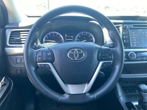 Certified 2018 Toyota Highlander XLE AWD/4WD image 14