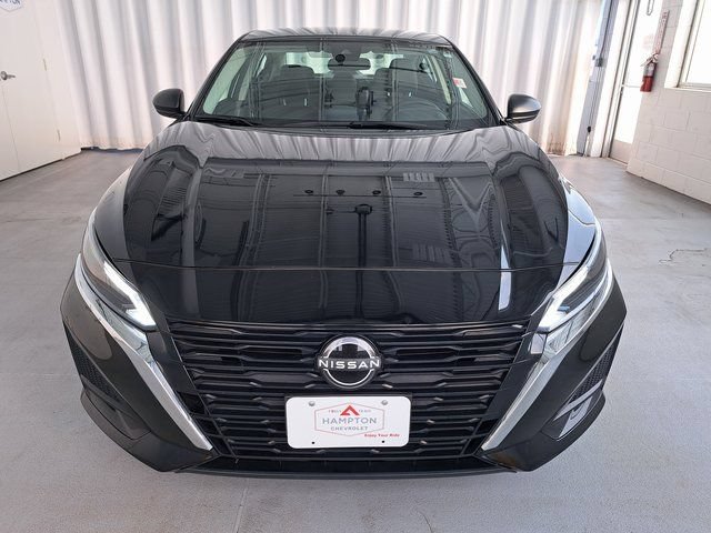 Used 2025 Nissan Altima 2.5 SV FWD image 3