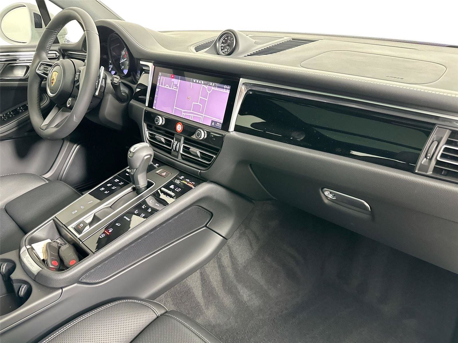 Certified 2026 Porsche Macan S AWD/4WD image 29