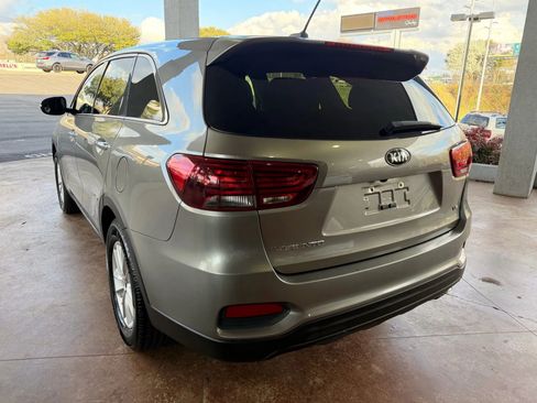 Used 2019 Kia Sorento LX image 4