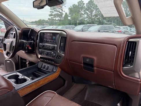 Used 2015 Chevrolet Silverado 1500 High Country w/ High Country Premium Package AWD/4WD image 27