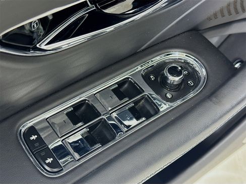 Certified 2021 Bentley Flying Spur V8 image 17