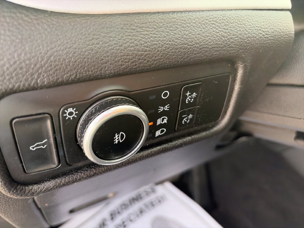 Used 2024 Ford Explorer XLT w/ Equipment Group 202A AWD/4WD image 17