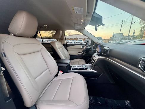 Used 2020 Ford Explorer XLT w/ Equipment Group 202A image 14