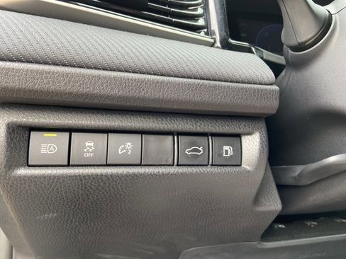 Used 2025 Toyota Camry SE image 43