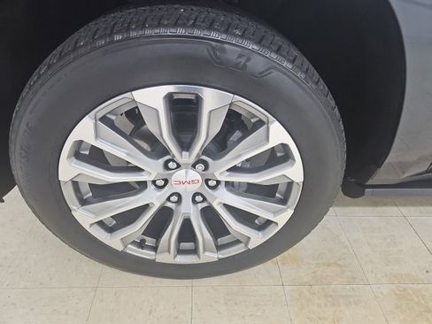 Used 2021 GMC Yukon Denali w/ Denali Premium Package image 25