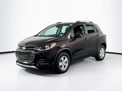 Used 2021 Chevrolet Trax LT w/ LT Convenience Package AWD/4WD image 1