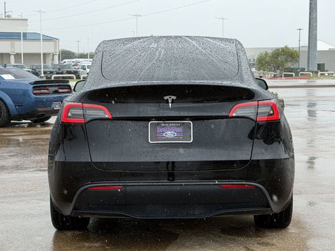 Used 2025 Tesla Model Y Long Range RWD image 5
