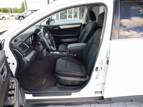 Used 2018 Subaru Outback 2.5i Premium image 12