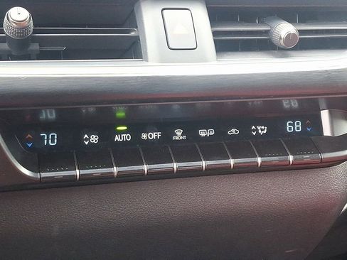 Used 2024 Lexus UX 250h F Sport image 17