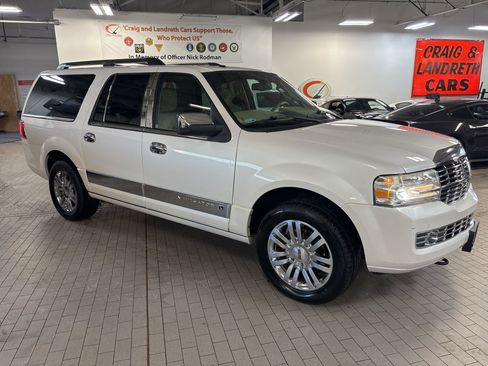 Used 2010 Lincoln Navigator L Base image 5