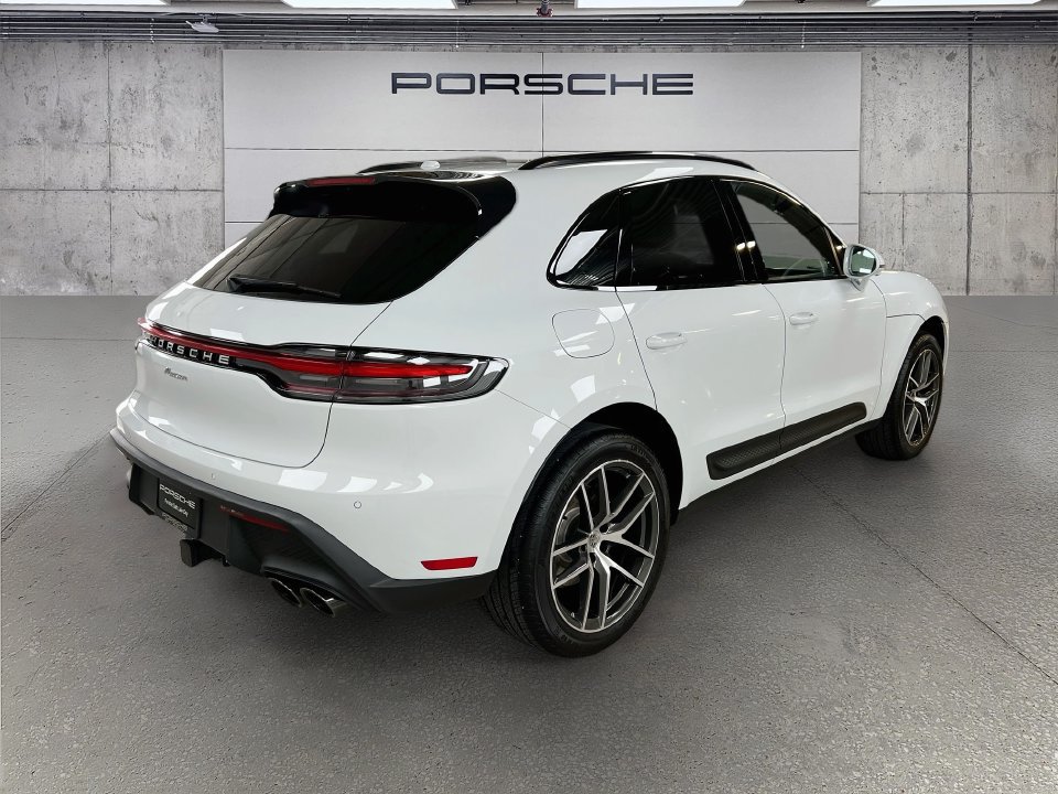 Certified 2026 Porsche Macan AWD/4WD image 9