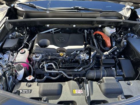 Used 2023 Toyota Venza Nightshade image 13