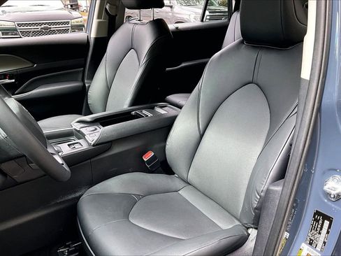 Used 2025 Toyota Grand Highlander XLE image 18