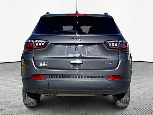 Used 2024 Jeep Compass Latitude image 4