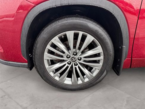 Used 2024 Toyota Highlander Platinum image 14