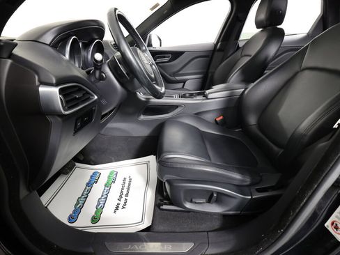 Used 2017 Jaguar F-PACE Premium image 13