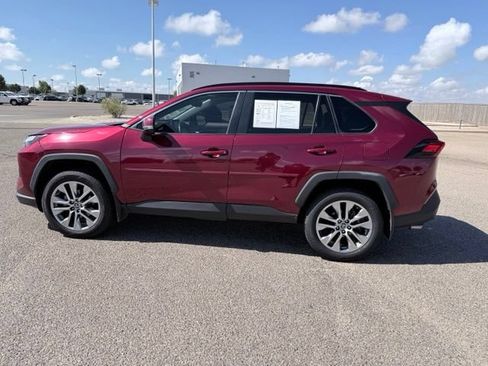 Used 2022 Toyota RAV4 XLE Premium AWD/4WD image 9