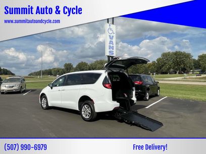 Used 2024 Chrysler Pacifica Touring