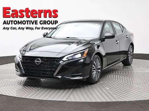 Used 2025 Nissan Altima 2.5 SV FWD image 1